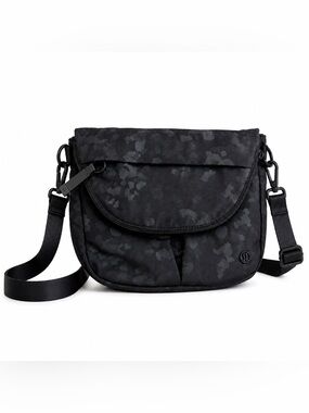 Lululemon All Night Festival Bag 5L in Fragment Camo Jacquard Black/Deep Coal.